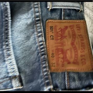 Levi ripped jeans 40/32